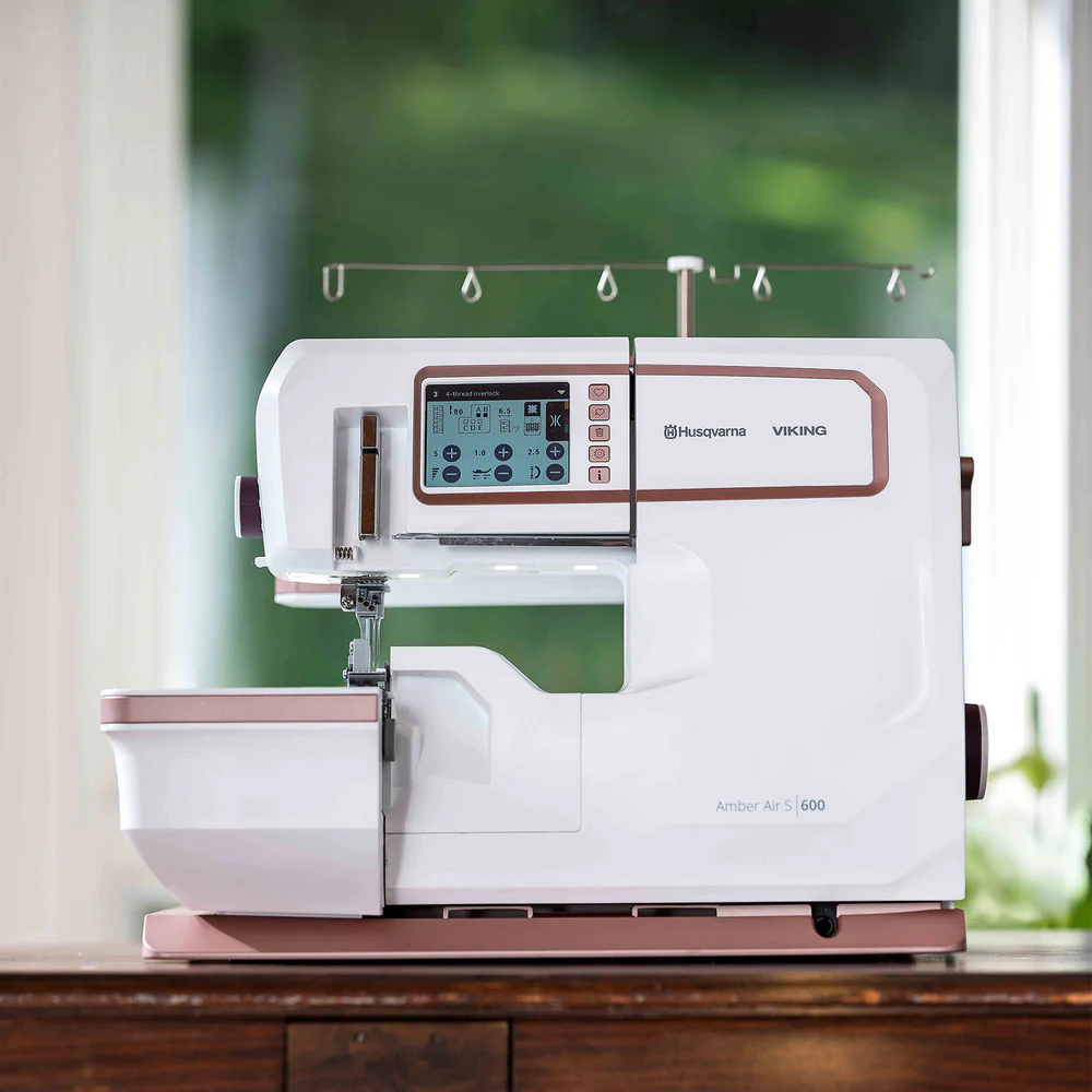 Featured image for “HUSQVARNA® VIKING® AMBER™ Air S | 600 Coverlock Machine”